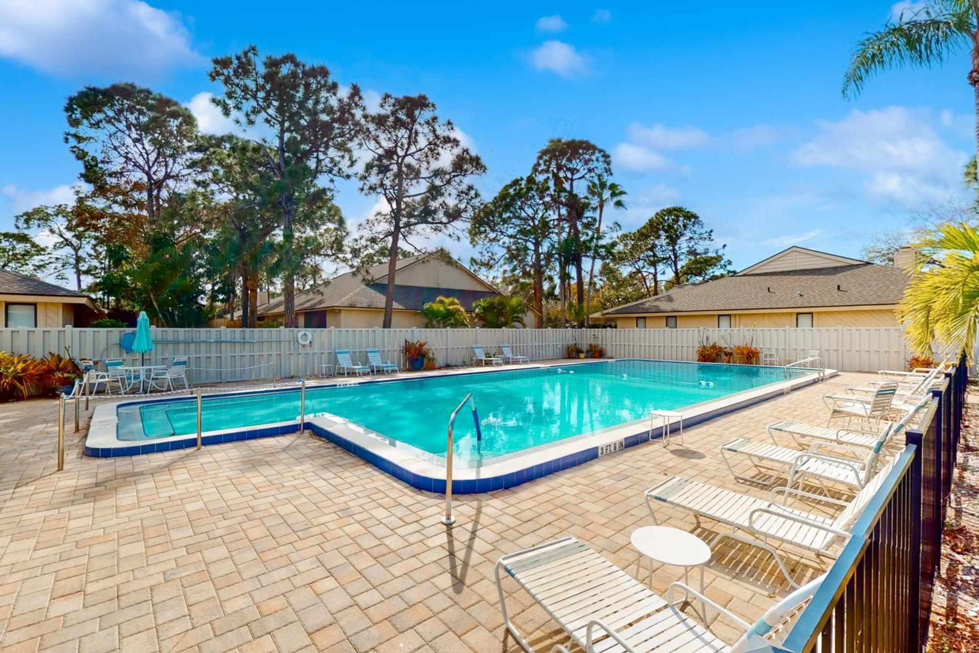 Peaceful Pinecone Apartment Sarasota Bagian luar foto